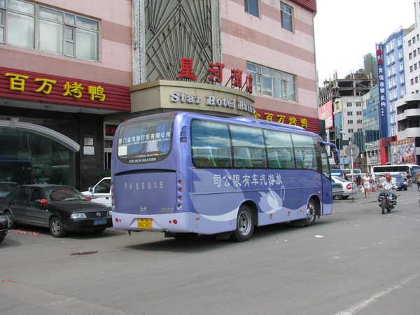 上班通勤,選擇深圳通勤車租賃有什么好處?