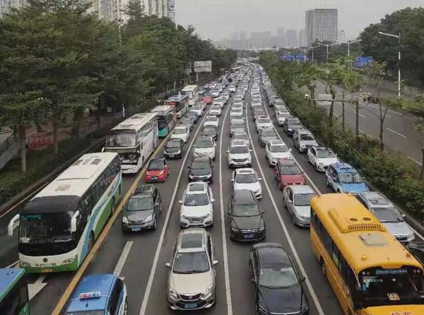 深圳通勤班車定制:深圳打工人苦逼的通勤之路