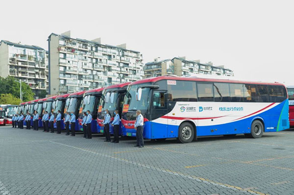 （深圳大巴租賃）班車租賃為員工謀福利