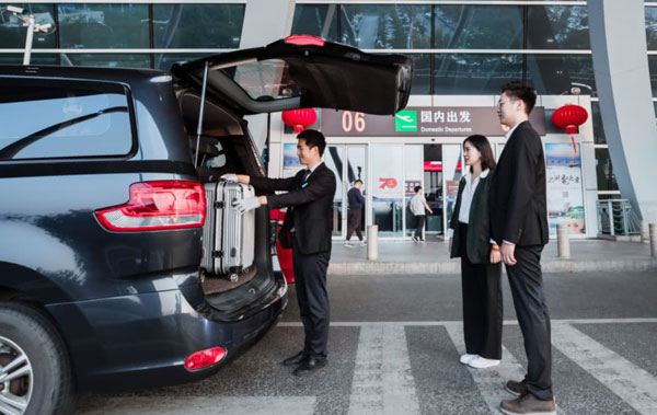 （深圳機場接送專車）深圳寶安機場的搬運工